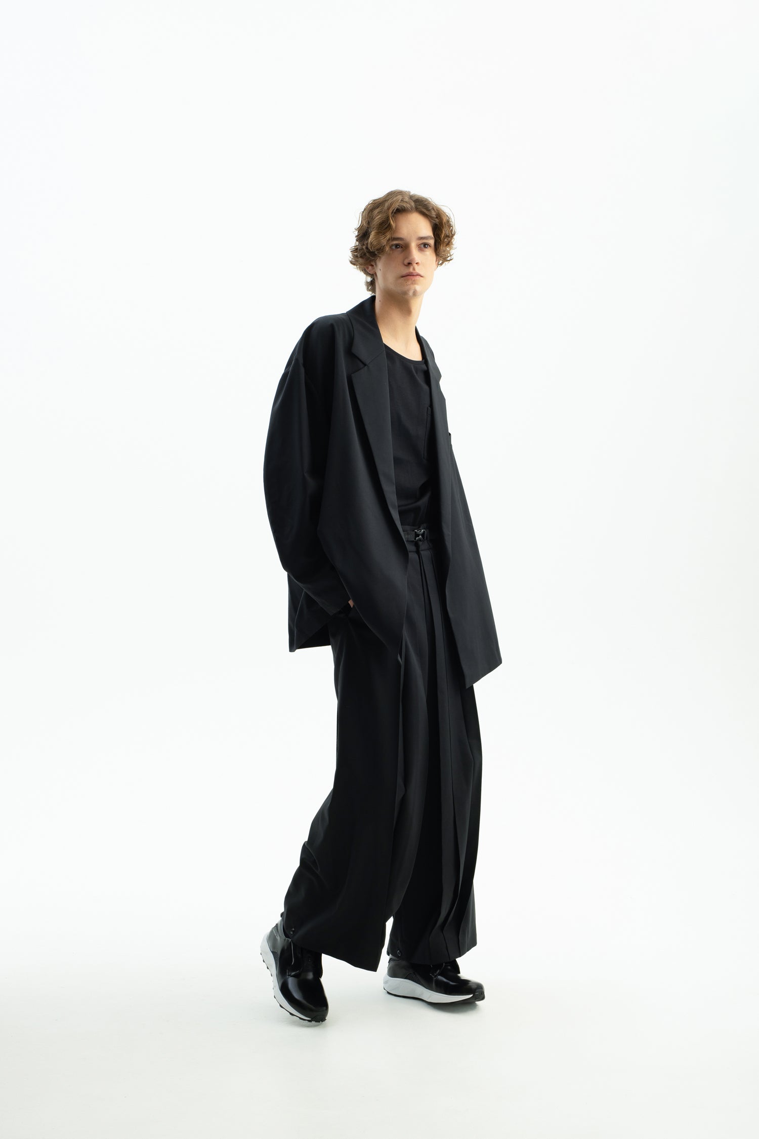 W HAKAMA